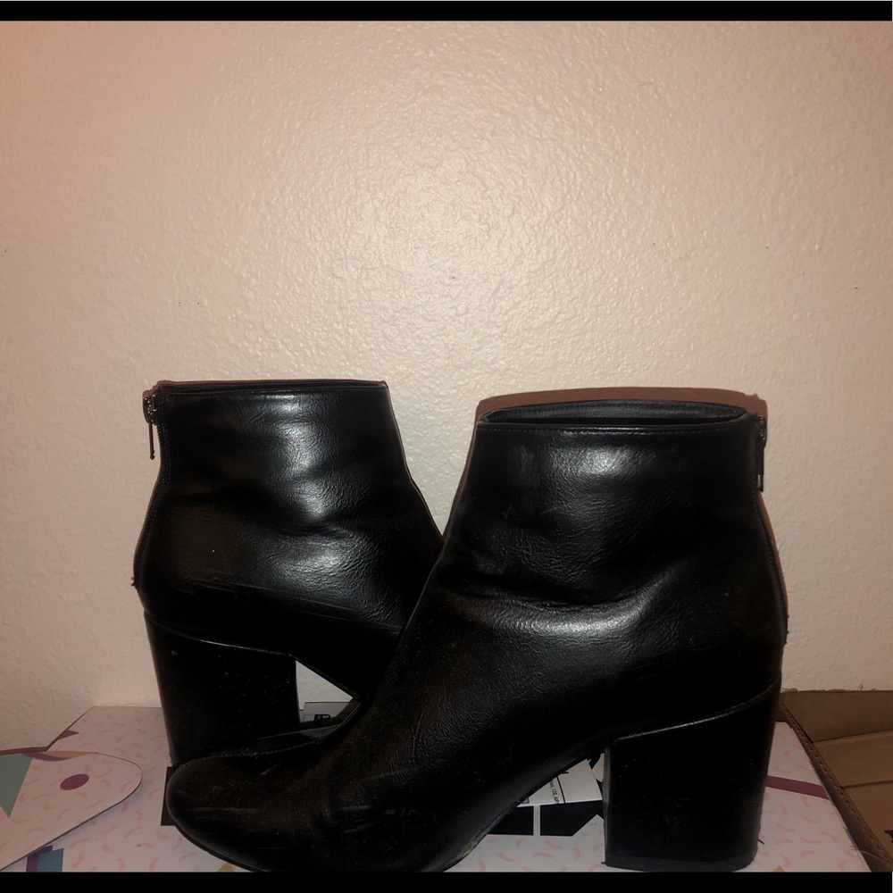 Black heeled boots
